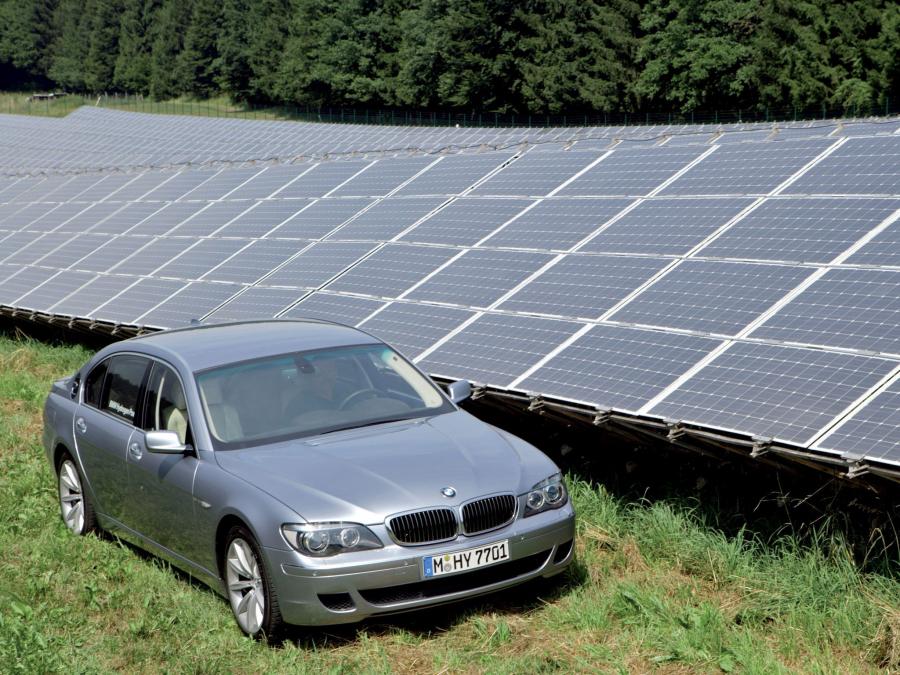  BMW Hydrogen 7 2007 года  (фото 10 из 16)